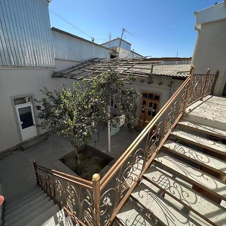 In Center Of Bukhara Family Guest House Mirg'Iyos Exterior photo