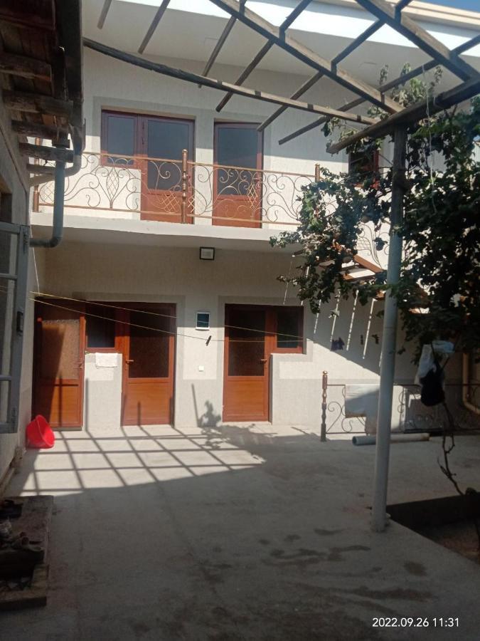 In Center Of Bukhara Family Guest House Mirg'Iyos Exterior photo