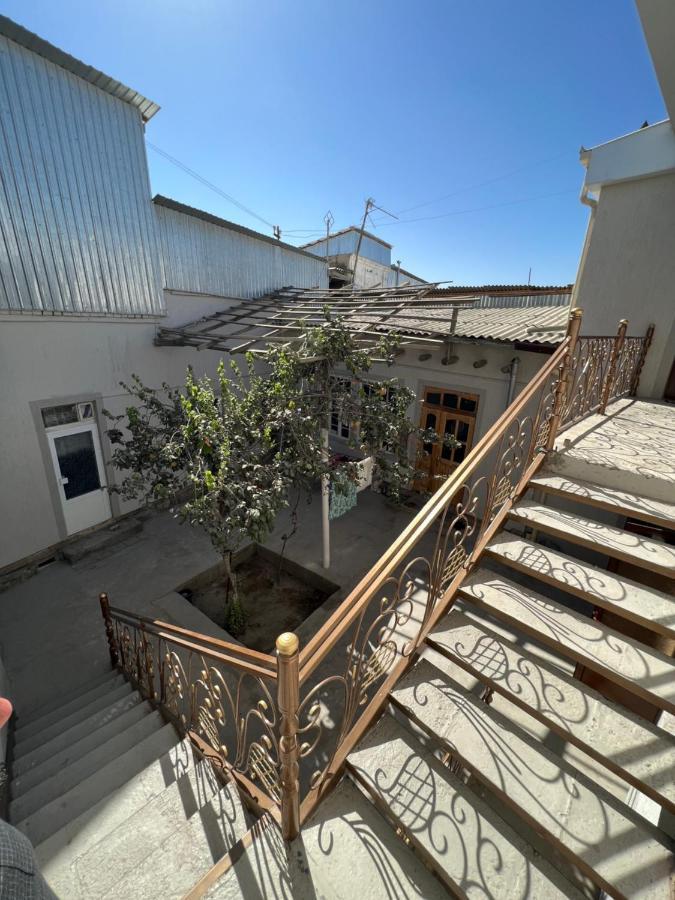 In Center Of Bukhara Family Guest House Mirg'Iyos Exterior photo